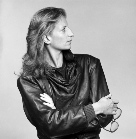 Portrait of Annie Leibovitz in profile.